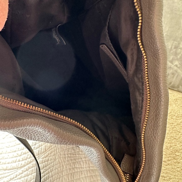 Marc by Marc Jacobs gray pebbled leather hobo with cross body strap - Picture 3 of 10